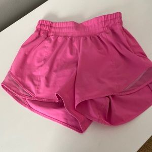 Lululemon Pink hottie hot 2.5 high rise short
